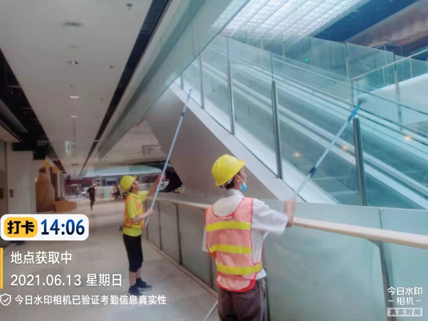 扶梯玻璃